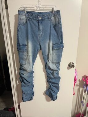 High-Rise Women’s Scrunch Cargo Jeans in Light Blue